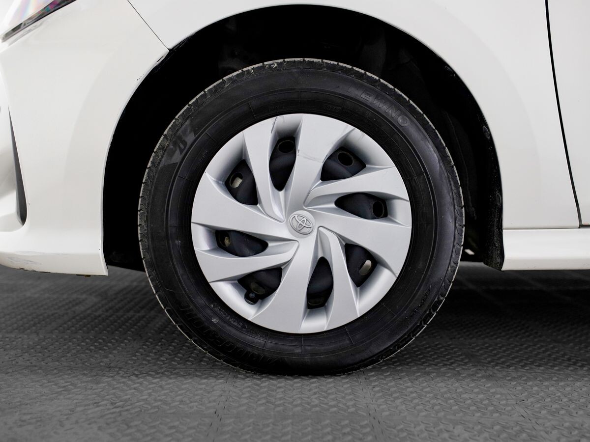 Toyota Yaris 2020 - фото автомобиля