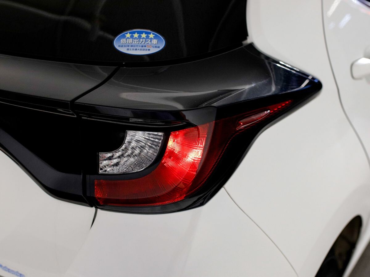 Toyota Yaris 2020 - фото автомобиля