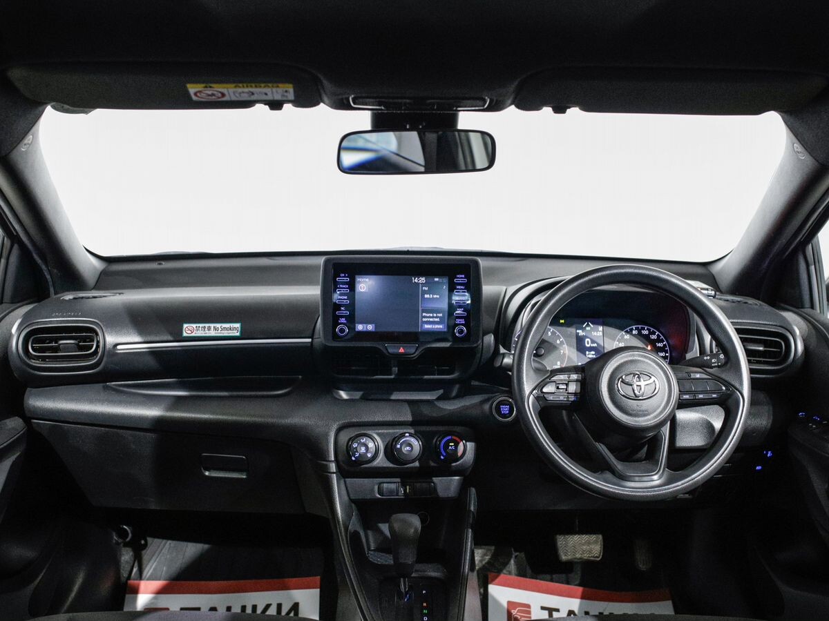 Toyota Yaris 2020 - фото автомобиля