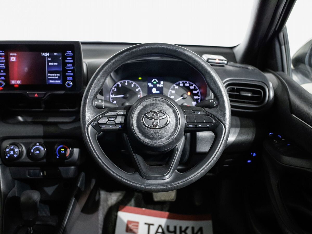 Toyota Yaris 2020 - фото автомобиля