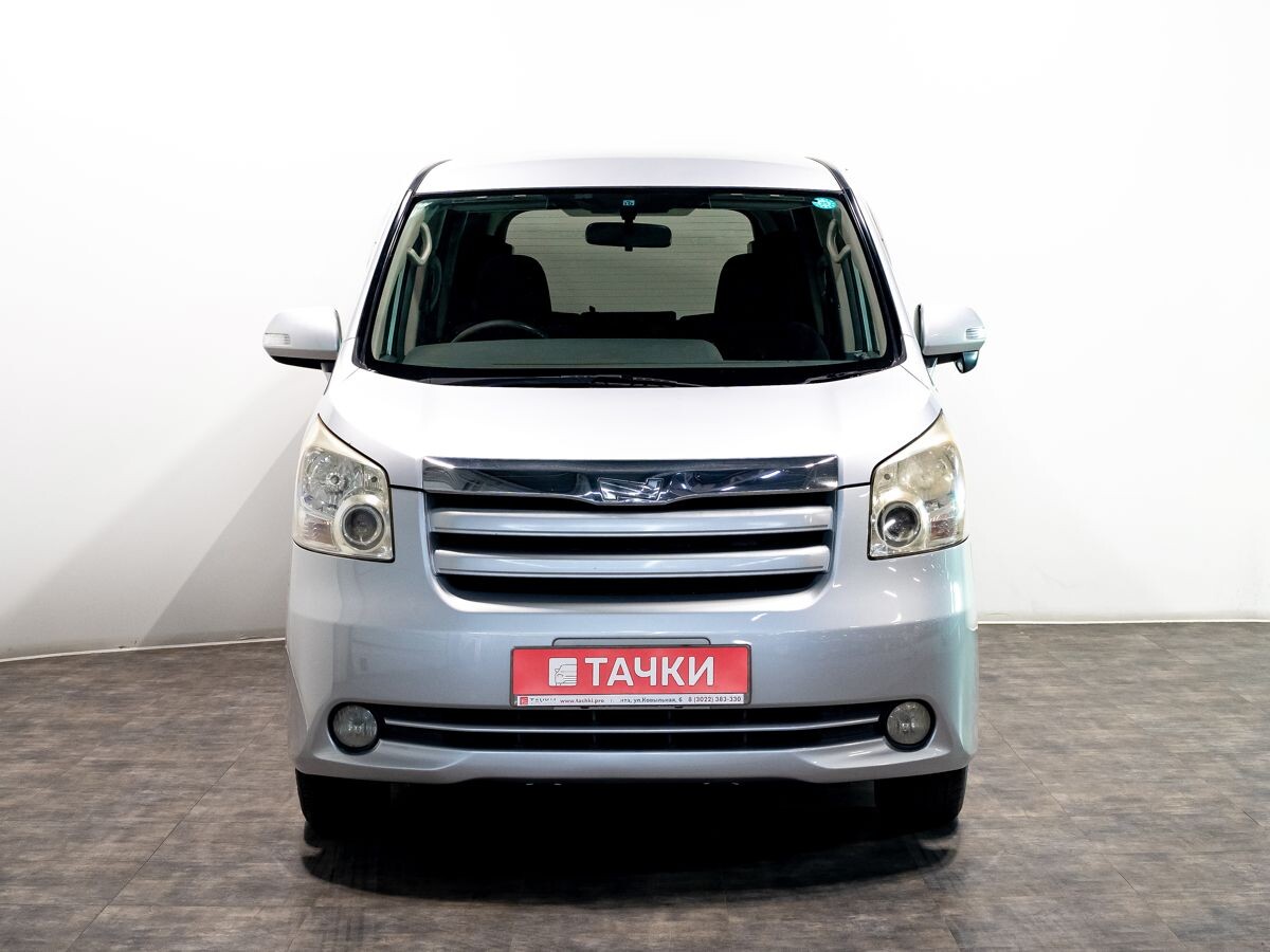 Toyota Noah 2008 - фото автомобиля