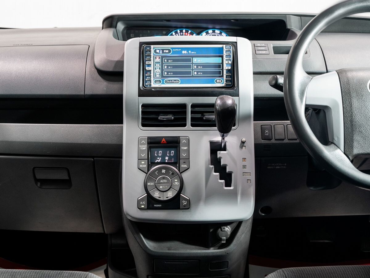 Toyota Noah 2008 - фото автомобиля