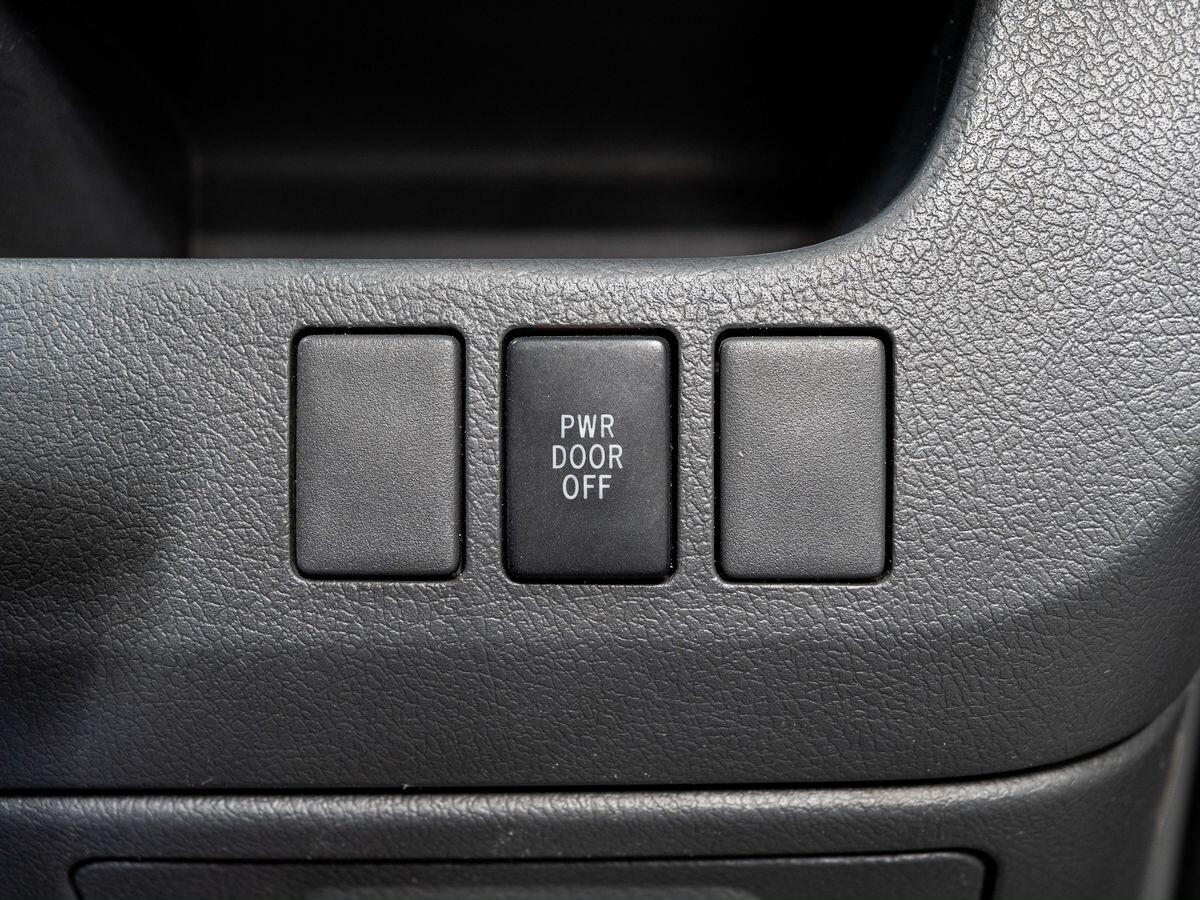 Toyota Noah 2008 - фото автомобиля