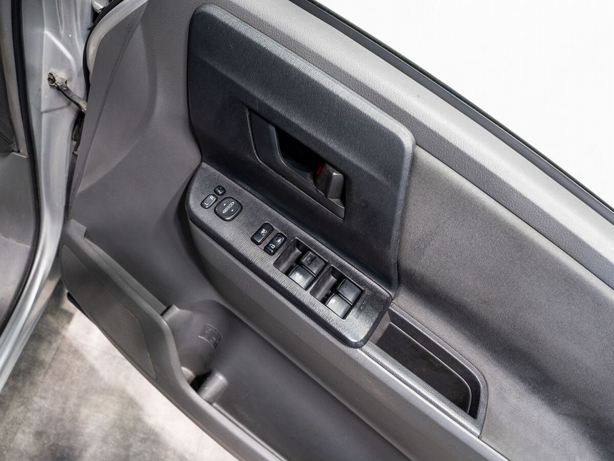 Toyota Noah 2008 - фото автомобиля