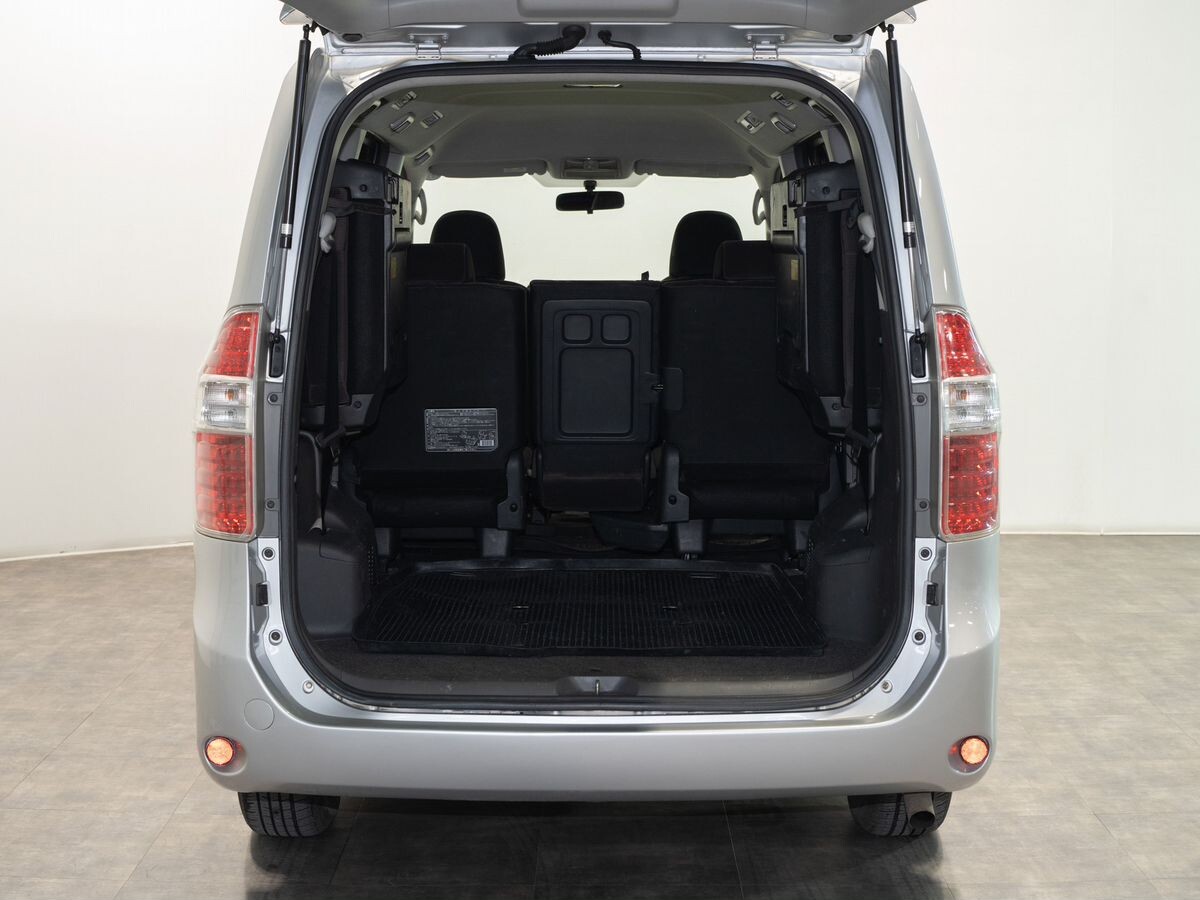 Toyota Noah 2008 - фото автомобиля