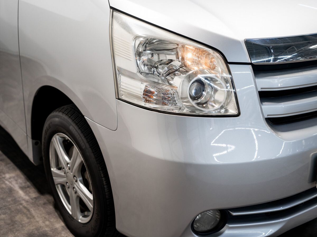Toyota Noah 2008 - фото автомобиля