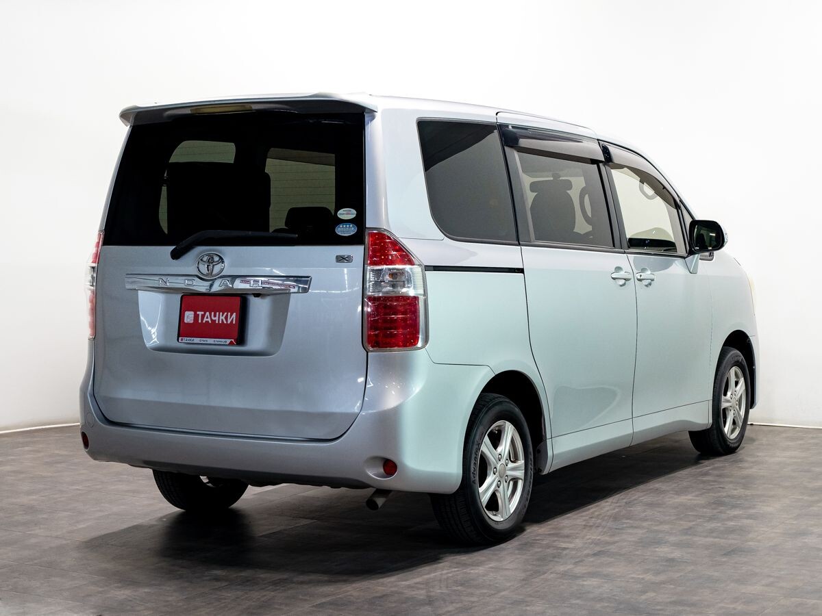 Toyota Noah 2008 - фото автомобиля