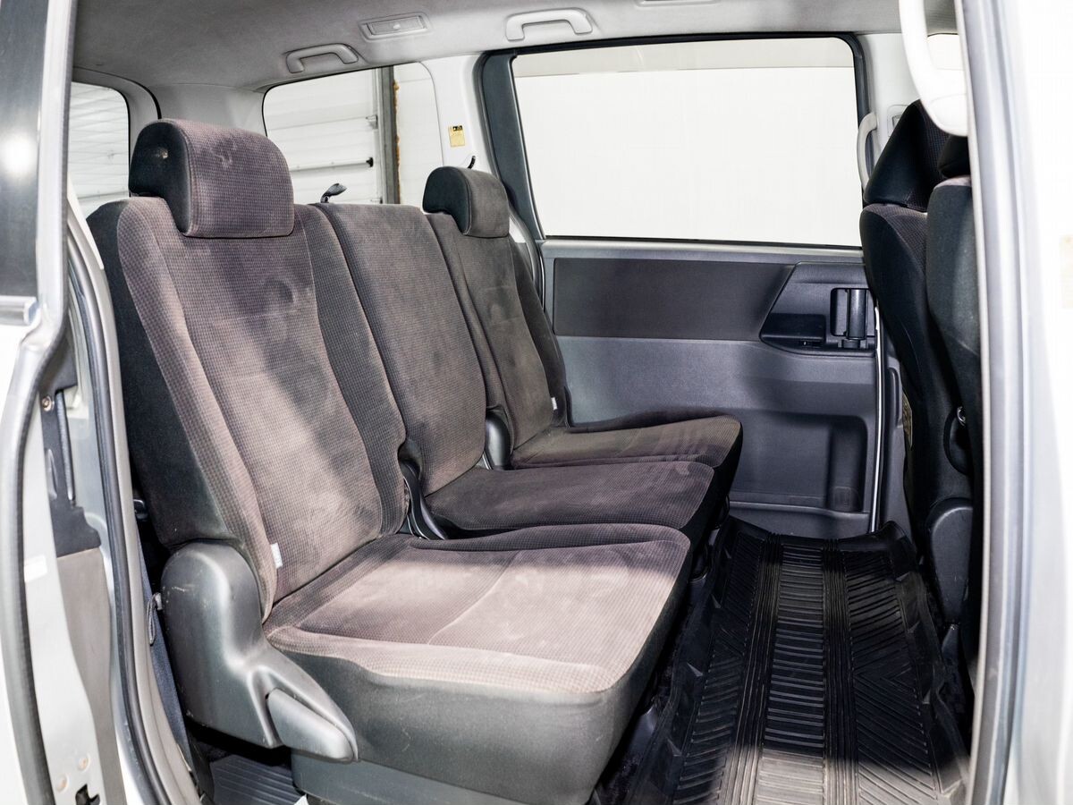 Toyota Noah 2008 - фото автомобиля