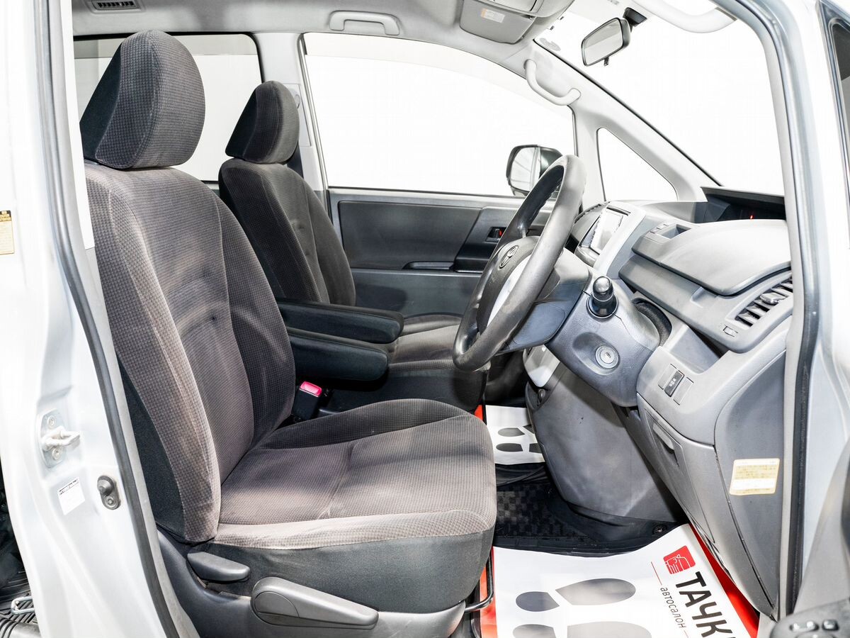 Toyota Noah 2008 - фото автомобиля