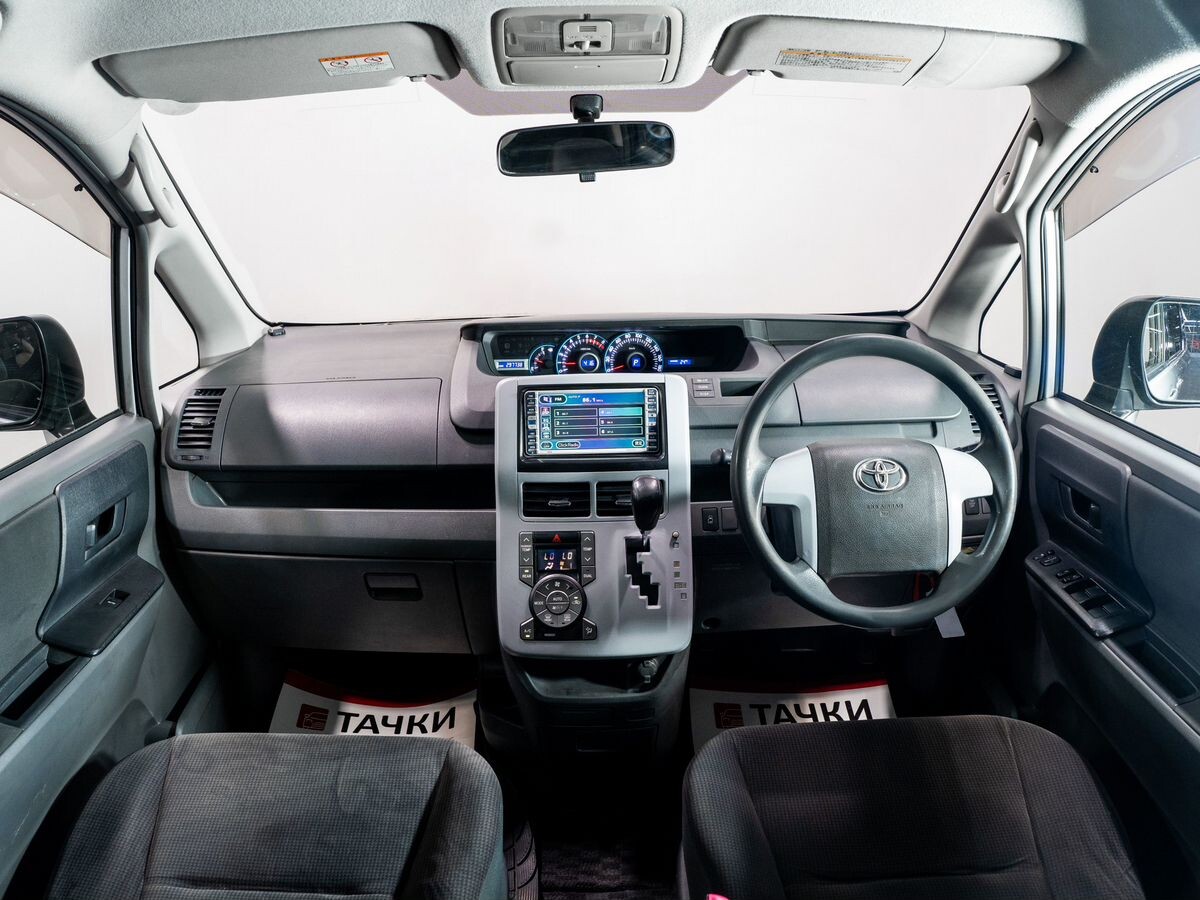 Toyota Noah 2008 - фото автомобиля