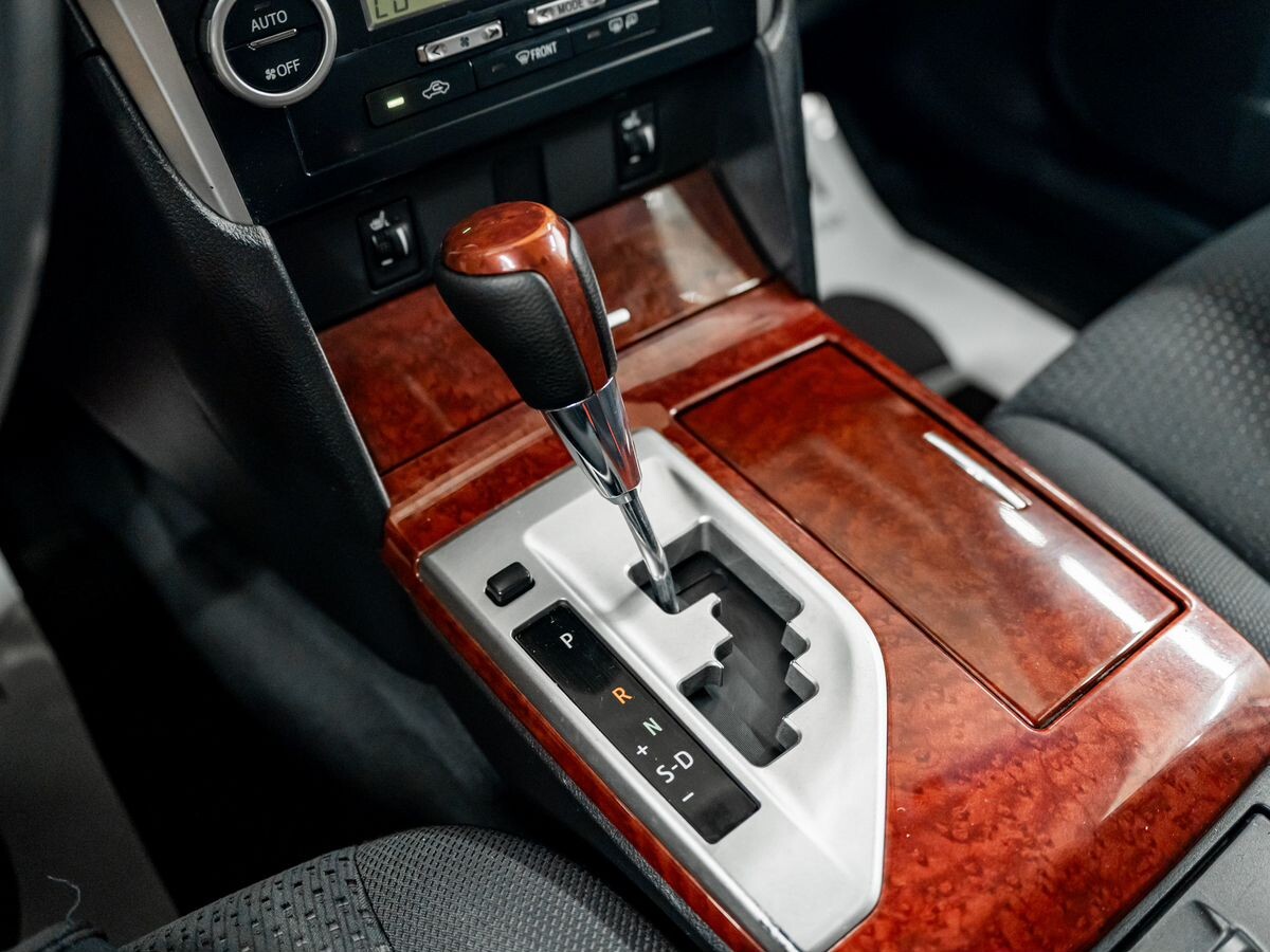 Toyota Camry 2013 - фото автомобиля