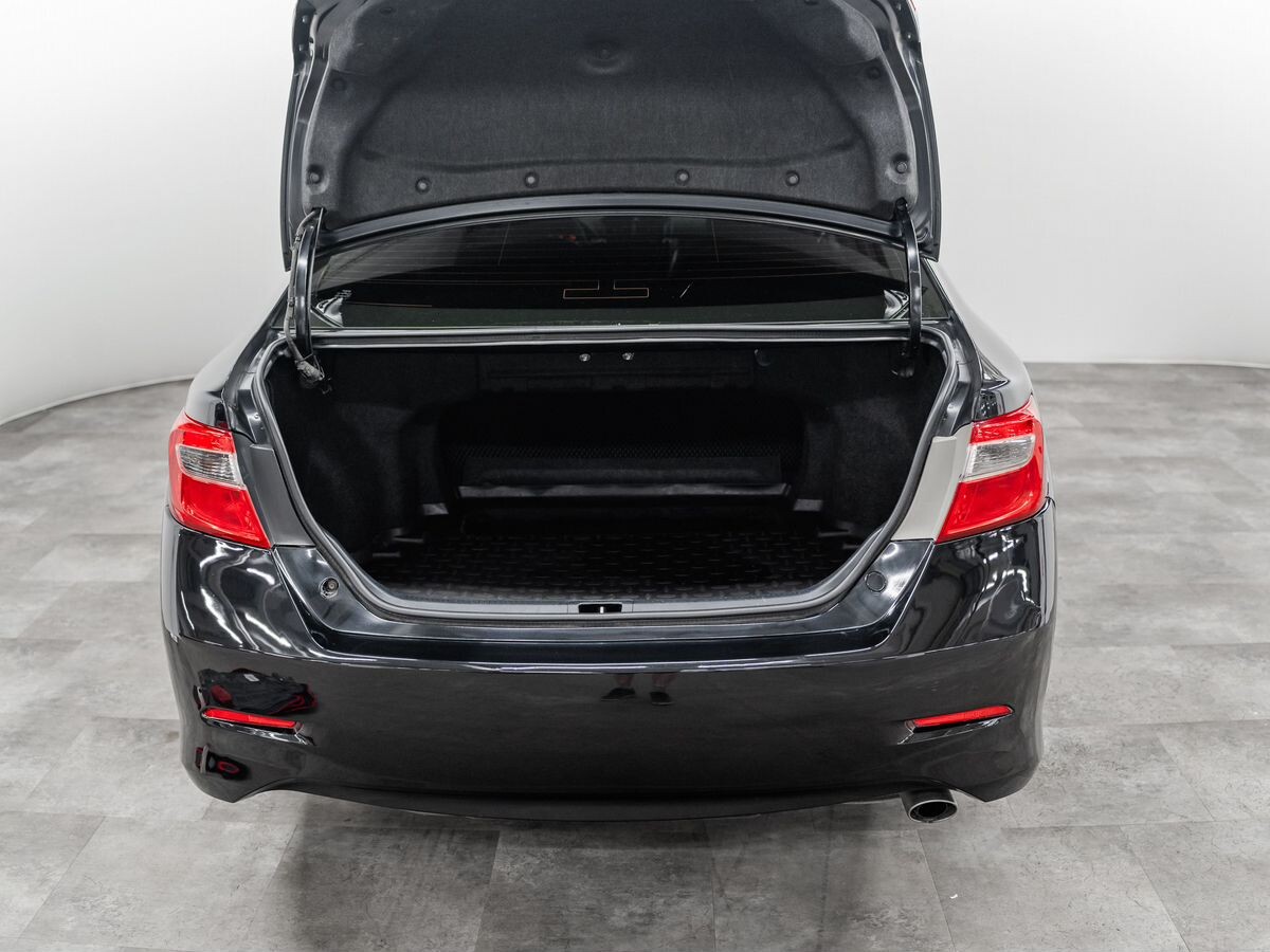 Toyota Camry 2013 - фото автомобиля