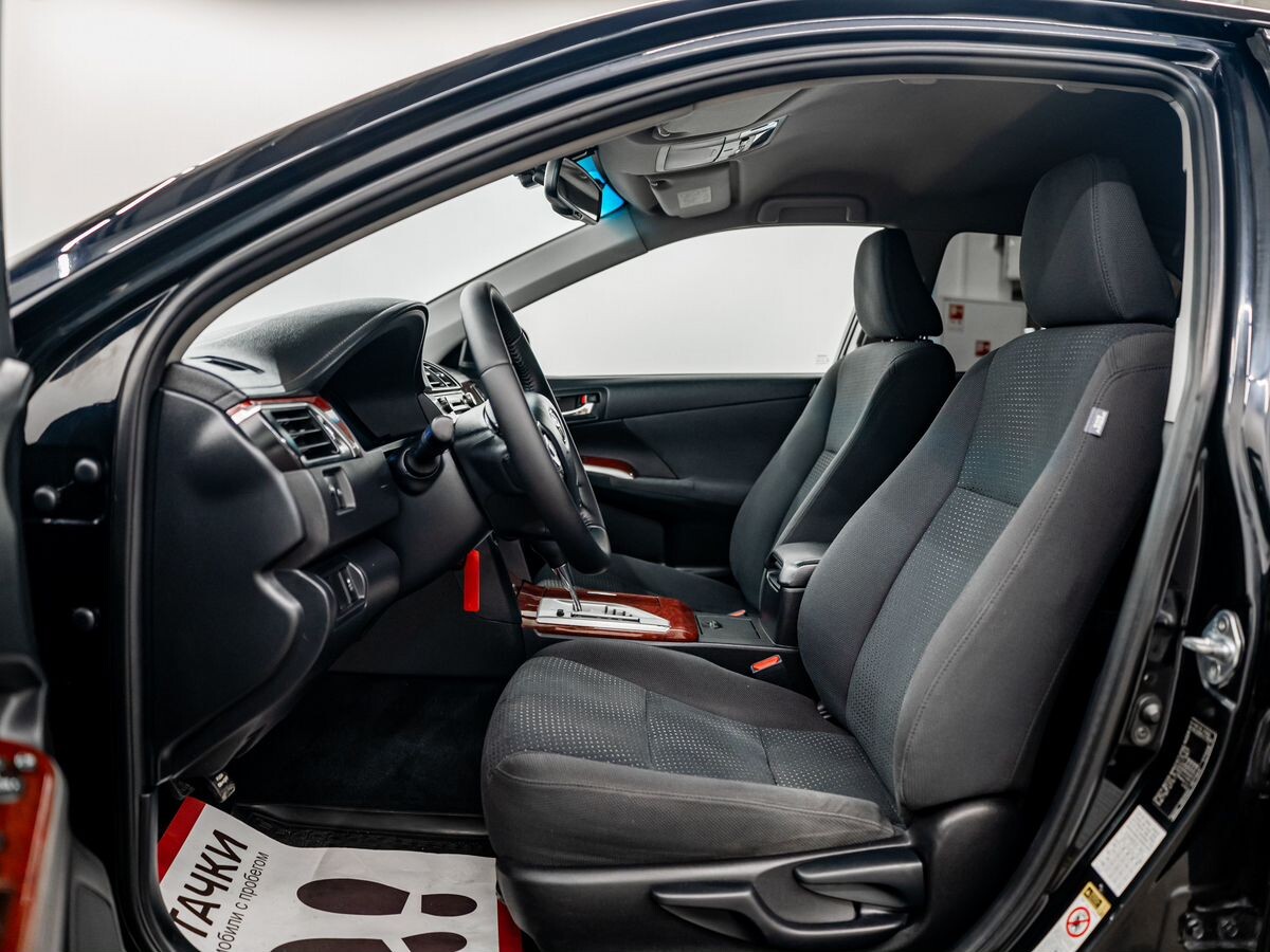 Toyota Camry 2013 - фото автомобиля