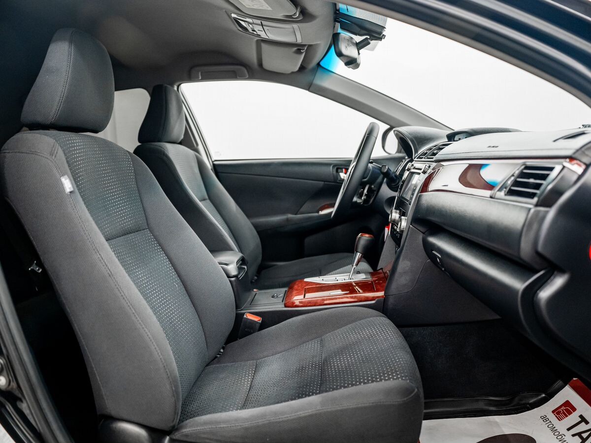 Toyota Camry 2013 - фото автомобиля