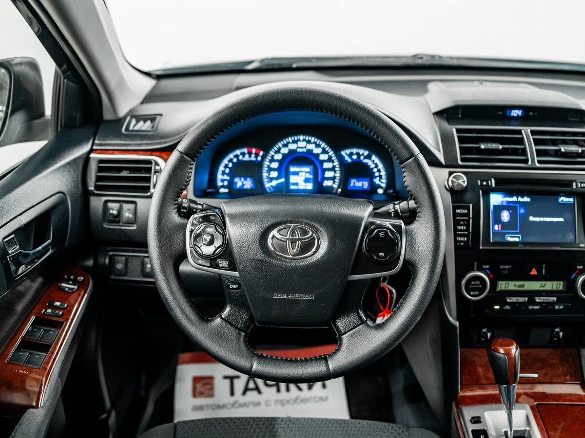 Toyota Camry 2013 - фото автомобиля