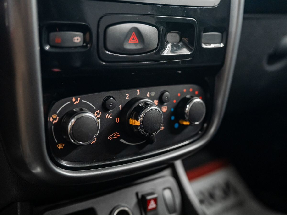 Renault Duster 2012 - фото автомобиля