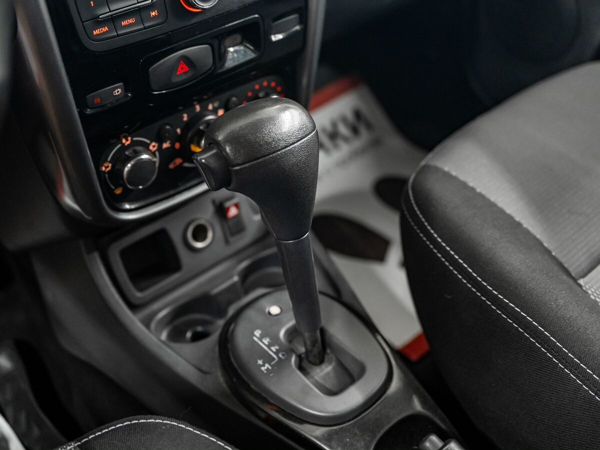 Renault Duster 2012 - фото автомобиля