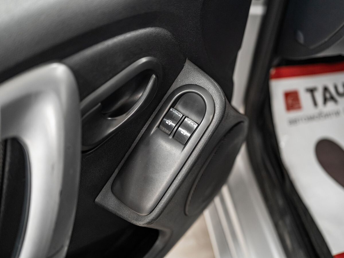 Renault Duster 2012 - фото автомобиля
