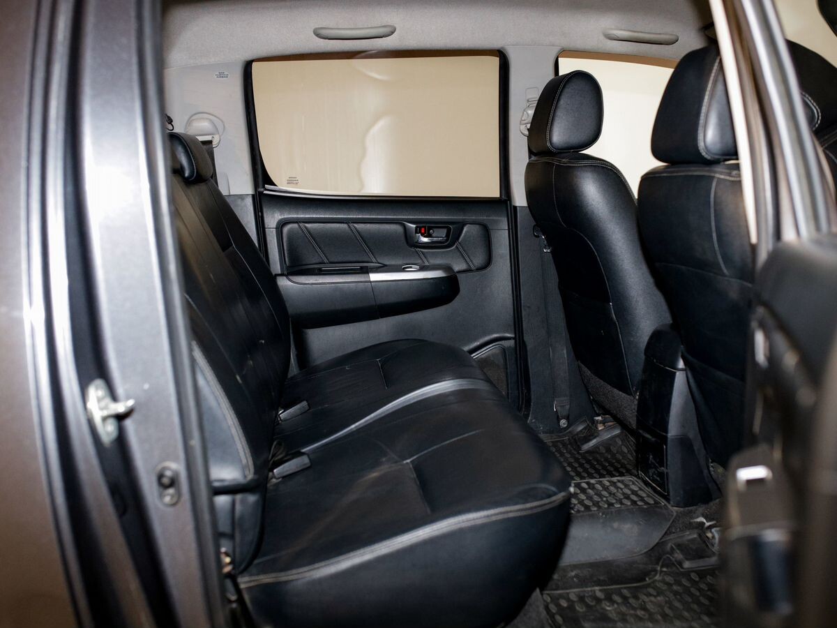 Toyota Hilux 2015 - фото автомобиля