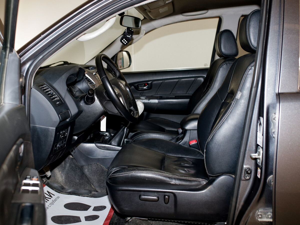 Toyota Hilux 2015 - фото автомобиля