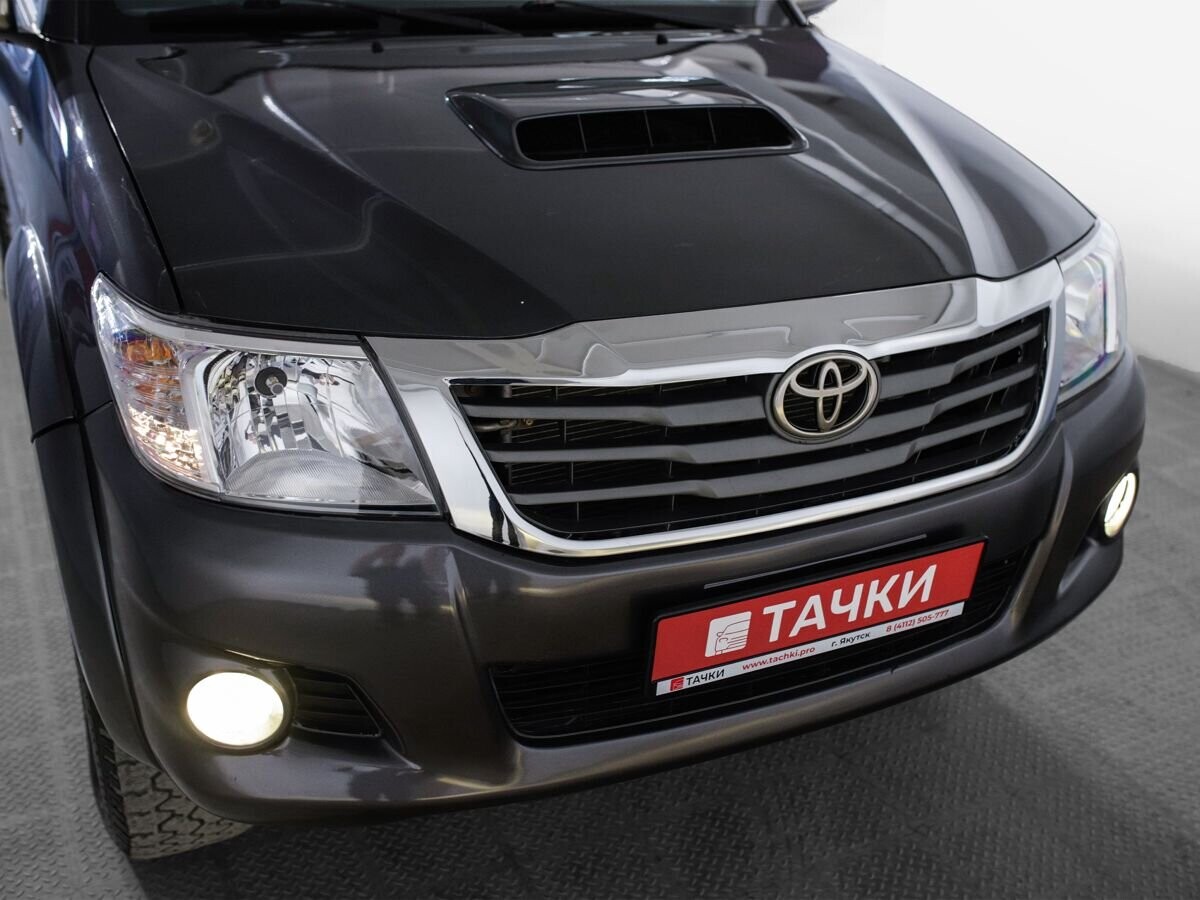 Toyota Hilux 2015 - фото автомобиля