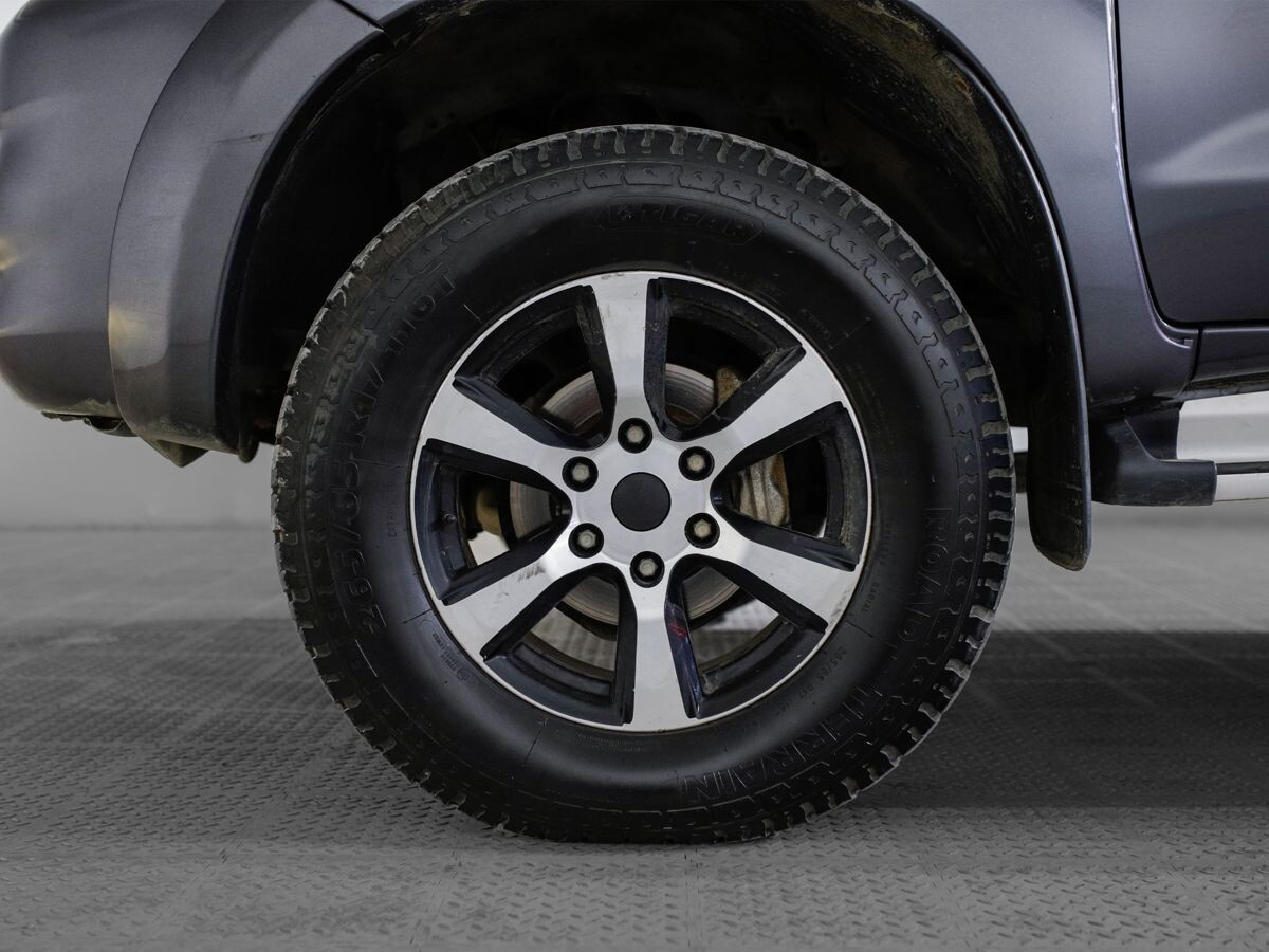 Toyota Hilux 2015 - фото автомобиля