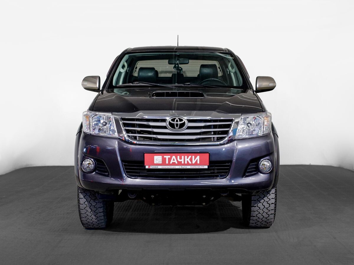 Toyota Hilux 2015 - фото автомобиля