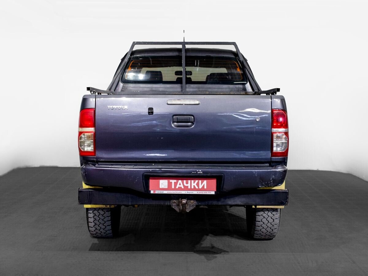 Toyota Hilux 2015 - фото автомобиля