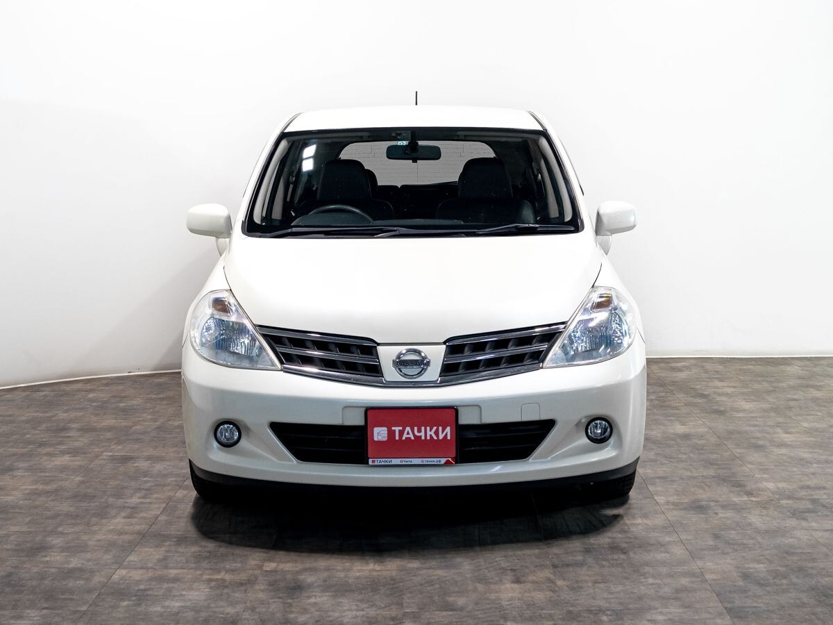 Nissan Tiida 2010 - фото автомобиля