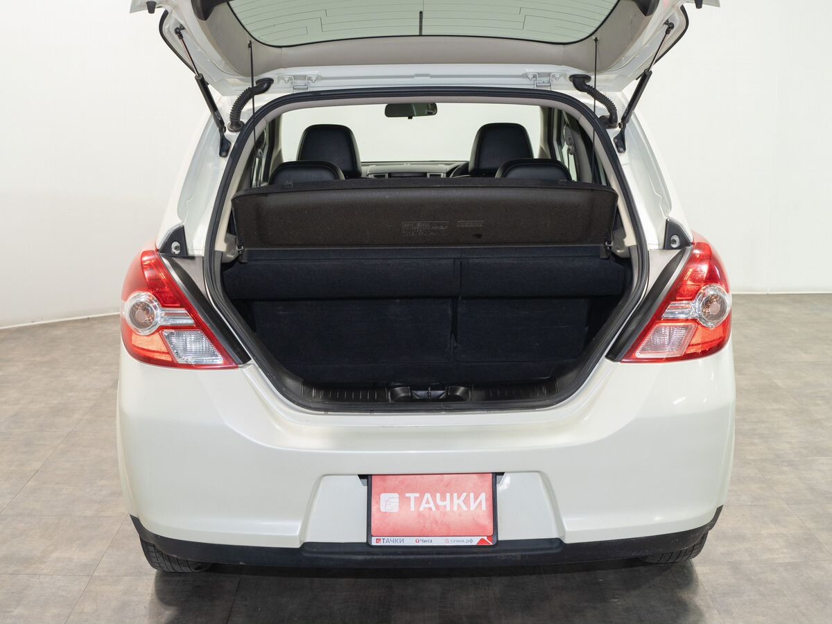 Nissan Tiida 2010 - фото автомобиля