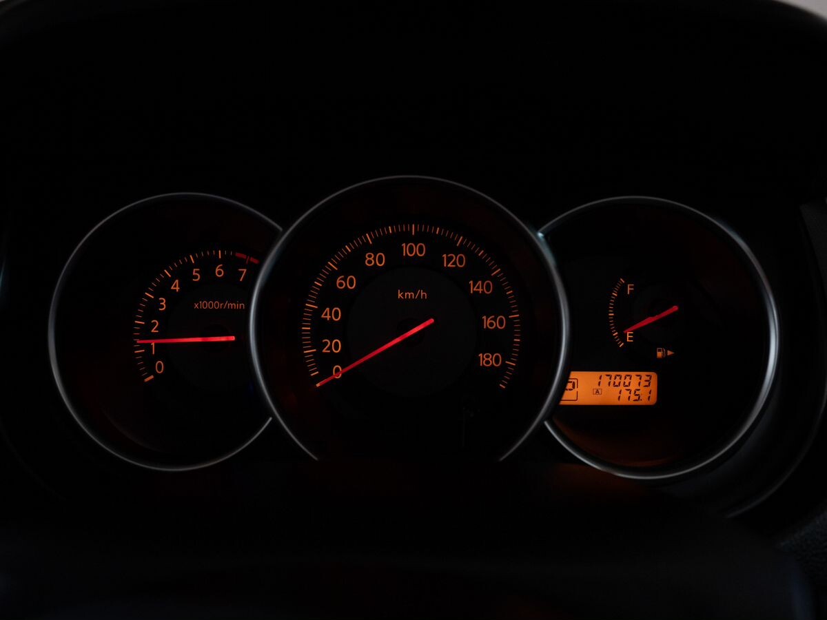 Nissan Tiida 2010 - фото автомобиля
