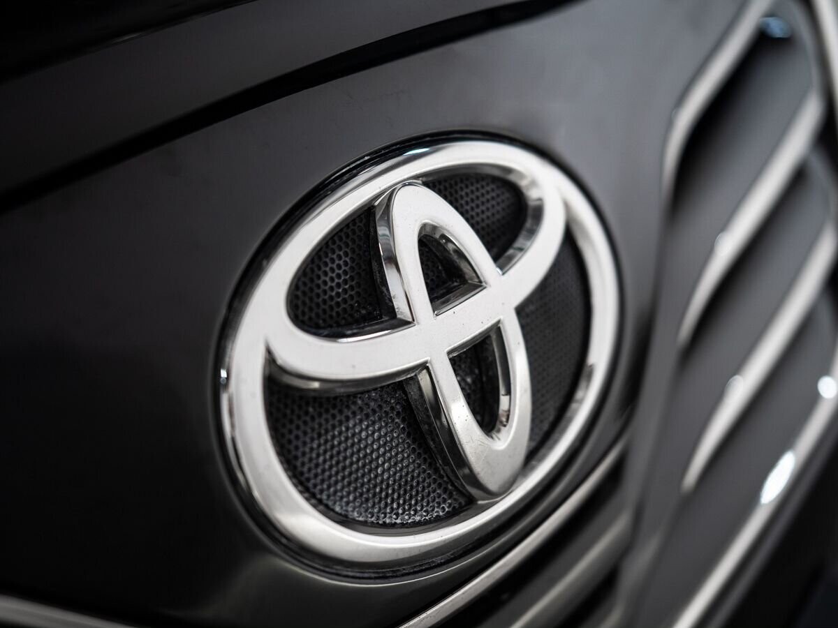 Toyota Camry 2011 - фото автомобиля