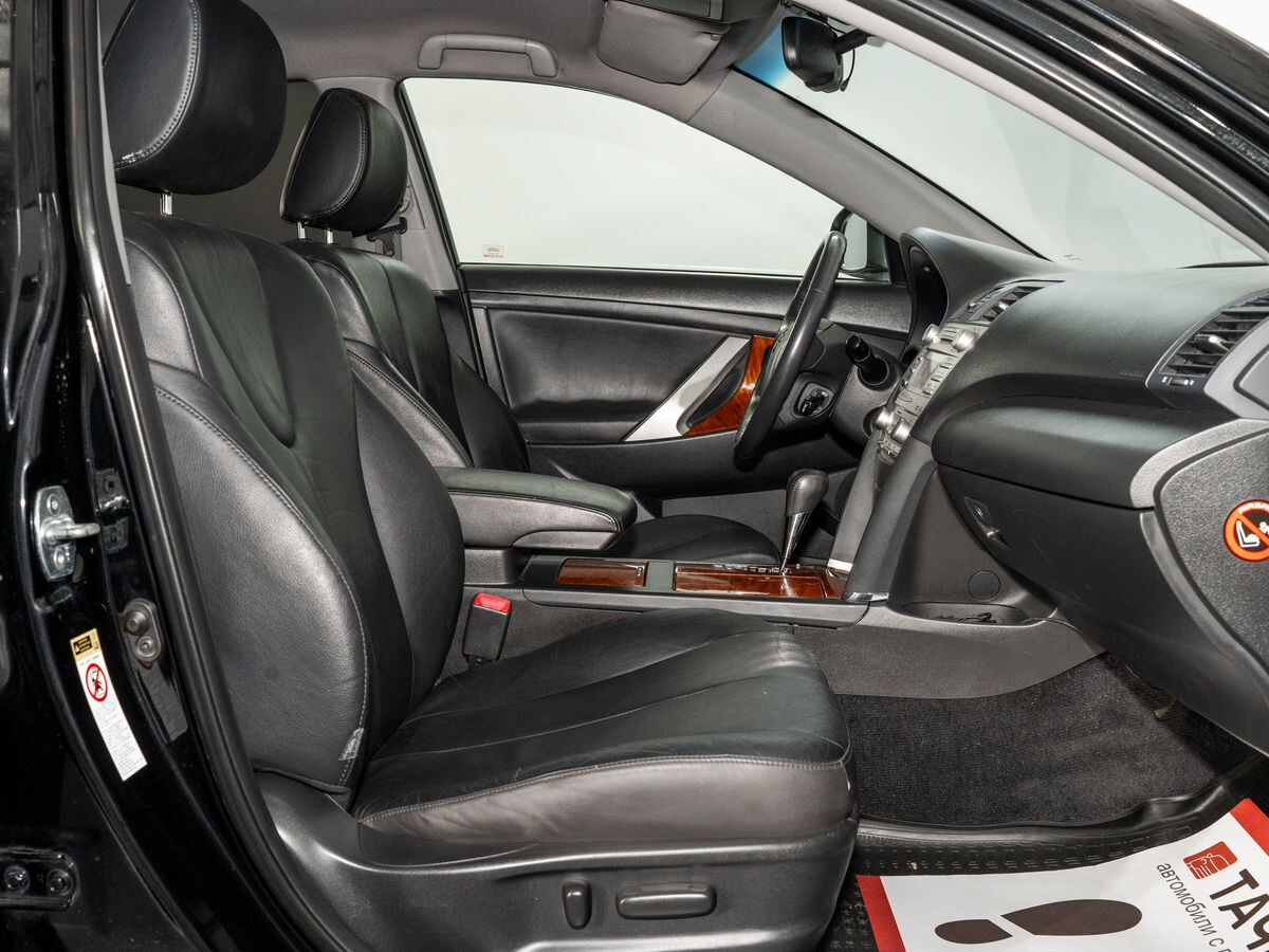 Toyota Camry 2011 - фото автомобиля