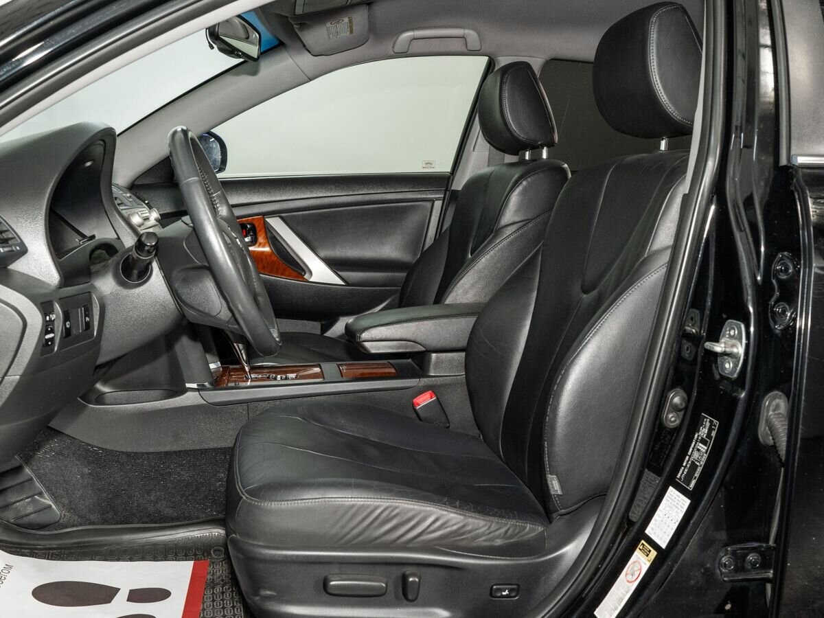 Toyota Camry 2011 - фото автомобиля