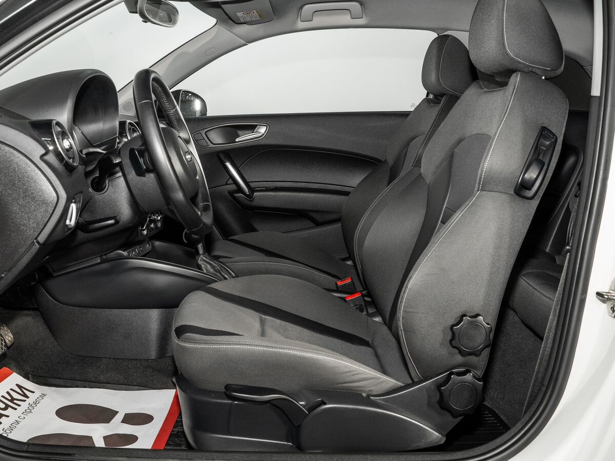 Audi A1 2012 - фото автомобиля