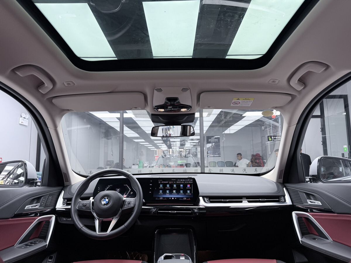 BMW X1 2023 - фото автомобиля