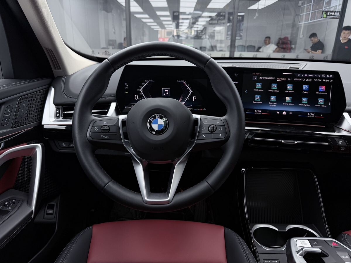 BMW X1 2023 - фото автомобиля