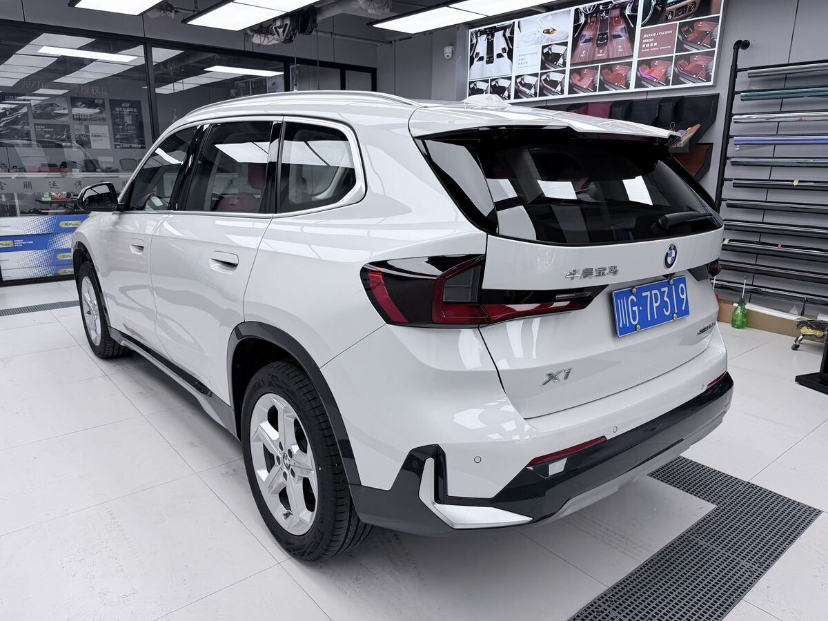 BMW X1 2023 - фото автомобиля