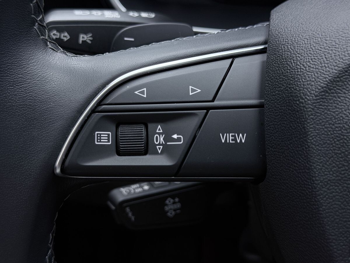 Audi Q3 2022 - фото автомобиля