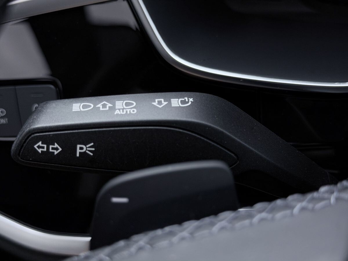 Audi Q3 2022 - фото автомобиля