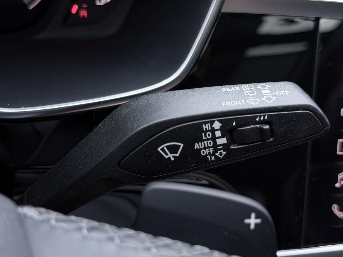 Audi Q3 2022 - фото автомобиля