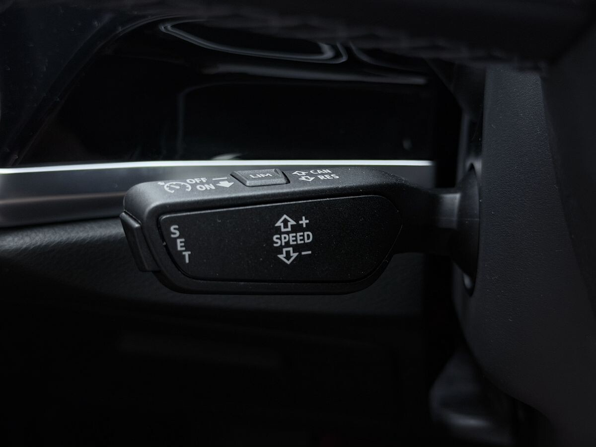 Audi Q3 2022 - фото автомобиля