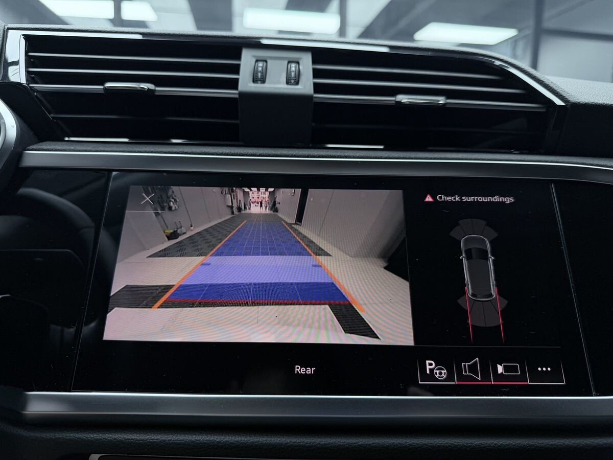 Audi Q3 2022 - фото автомобиля