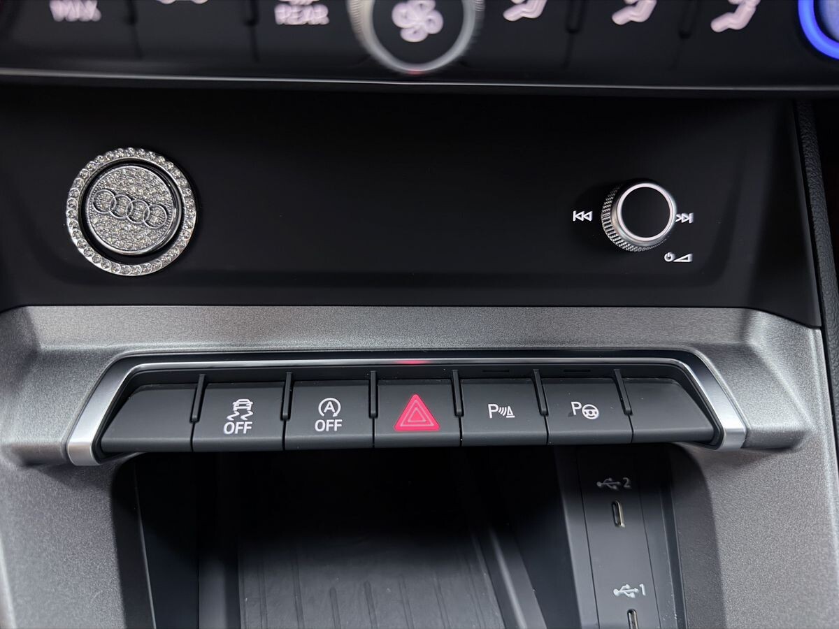Audi Q3 2022 - фото автомобиля
