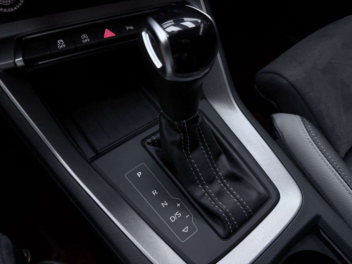 Audi Q3 2022 - фото автомобиля