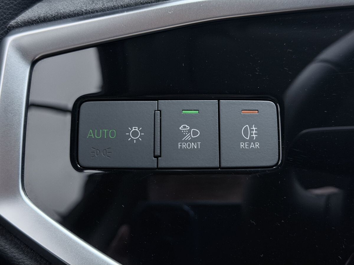 Audi Q3 2022 - фото автомобиля
