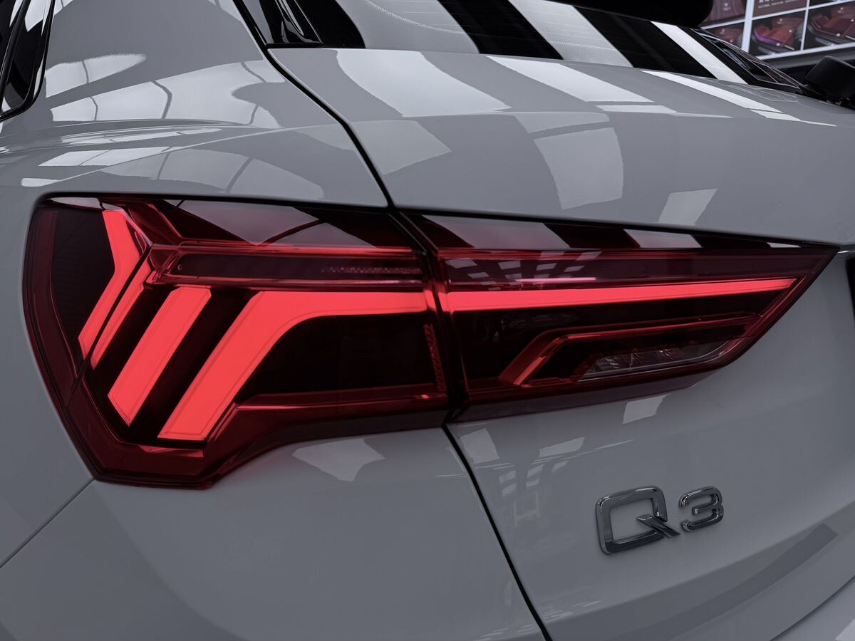 Audi Q3 2022 - фото автомобиля