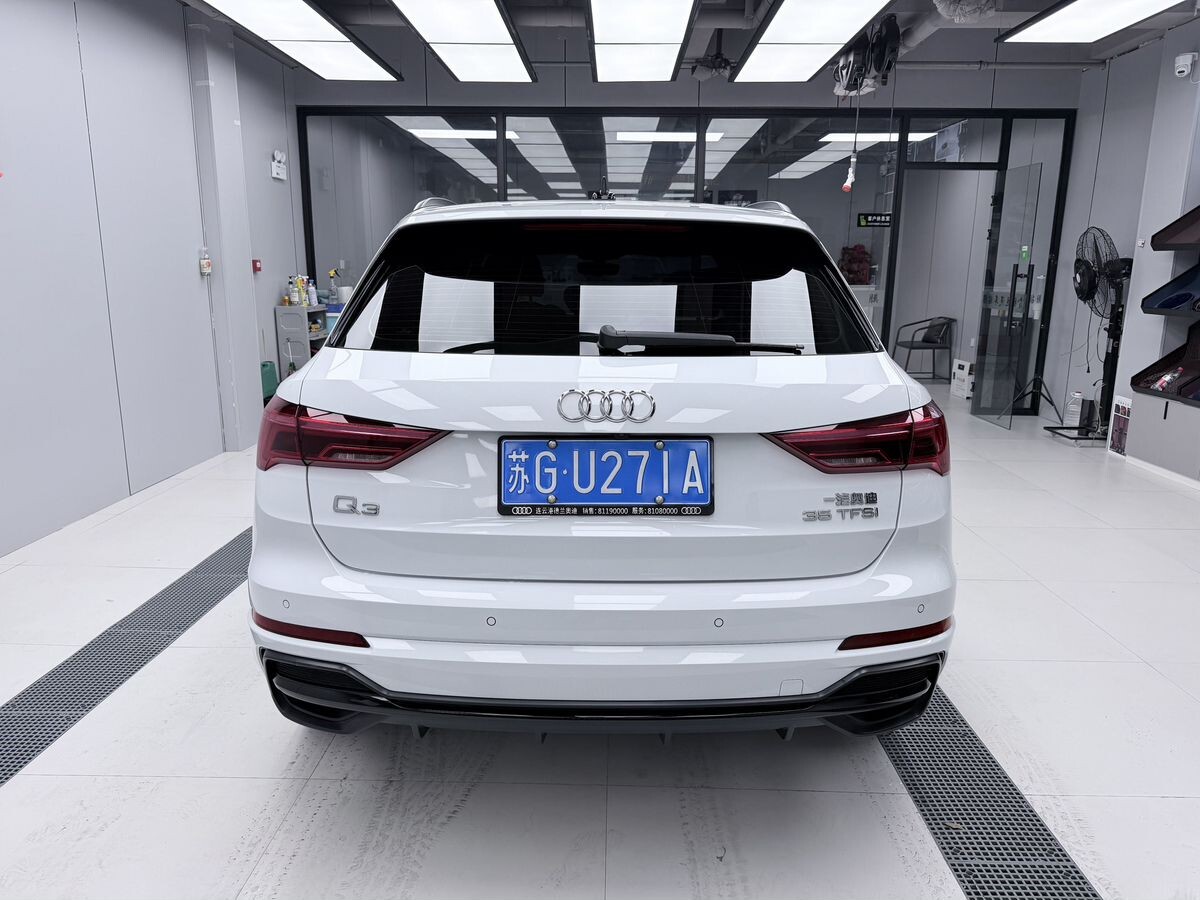 Audi Q3 2022 - фото автомобиля