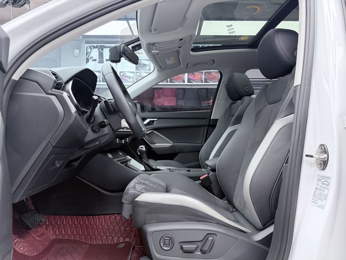 Audi Q3 2022 - фото автомобиля