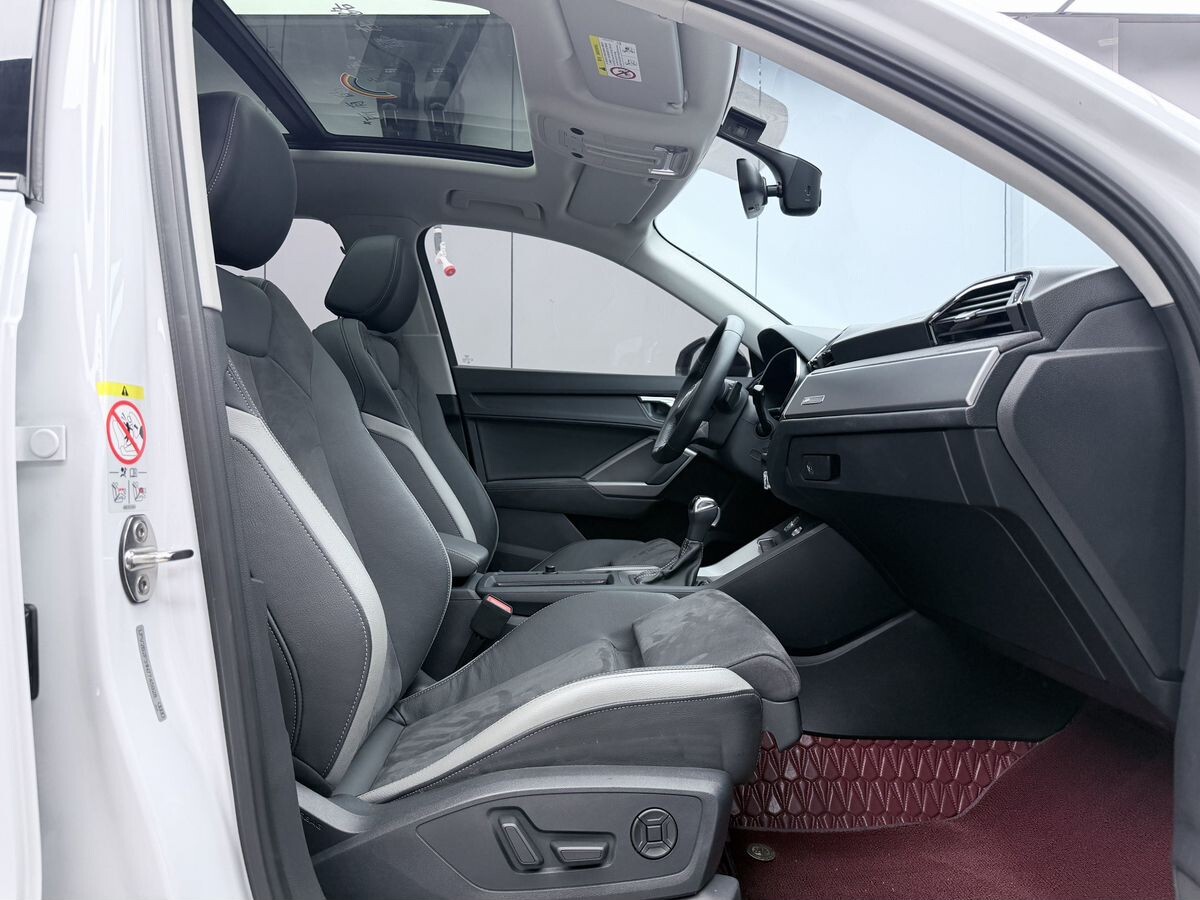 Audi Q3 2022 - фото автомобиля